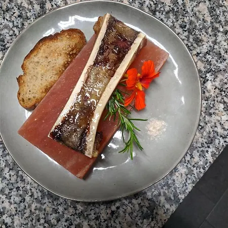 לינה וארוחת בוקר Restaurant Le Pernollet