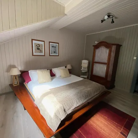 Restaurant Le Pernollet לינה וארוחת בוקר